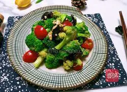 Illustration of how to mix broccoli with olive oil 9