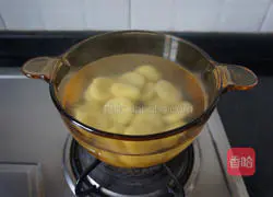 Illustration of how to stir-fry potato dumplings with shepherd's purse 8
