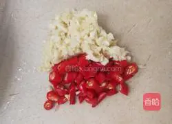 Illustration of how to mix spinach with vermicelli 2