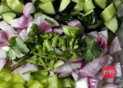 Illustration of how to soak peanuts in vinegar 4