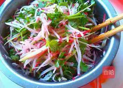 Illustration of how to make cold cilantro shredded radish 4