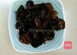 Illustration of how to make fried cucumbers and carrots with fungus 2