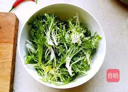 Illustration of how to make cold bitter chrysanthemums 3