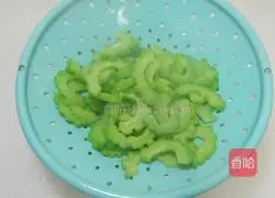 Illustration of how to make mixed bitter melon 3