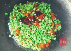 Illustration of how to stir-fry beans with oyster sauce 7