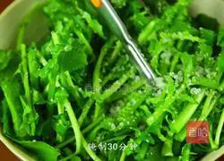 Mom's private dish - illustration of how to make radish and cherry pickles 3