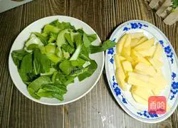 Illustration of how to make potatoes stewed with cabbage 2