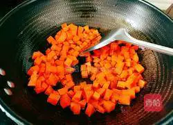 Illustration of how to stir-fry corn with carrots and potatoes 7