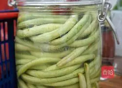 Illustration of soaking sour beans 3