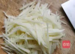 Illustration of how to make fried tomatoes and shredded potatoes 1