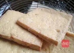 Illustration of how to make braised tofu in broth 4