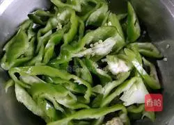 Illustration of how to make green pepper and lettuce 2