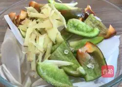 Illustration of how to make wolfberry and bell pepper mixed with radish 4