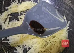 Illustration of making sauce-flavored potato shreds 6