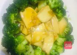 Illustration of how to make king oyster mushrooms and broccoli with abalone sauce 12