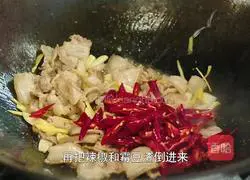 The bean dregs left after pressing the soy milk are made into molded bean dregs and pork belly Illustration of how to stir-fry too fragrant 8