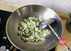 Illustration of how to stir-fry green beans and lilies 9