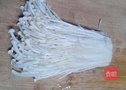 Illustration of how to make cucumber and enoki mushroom rolls 4