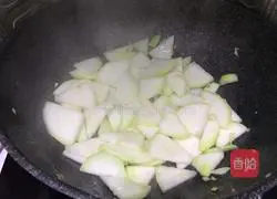 Stir-fried Illustration of how to use Pu Gua to clear away heat and relieve summer heat 10