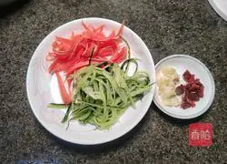 Illustration of how to make stir-fried shredded potatoes 2