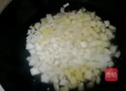 Illustration of how to make spicy stir-fried lotus root 4