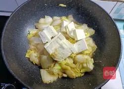 Illustration of how to cook cabbage and tofu stew 12
