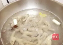 Illustration of how to soak chicken feet 6