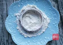 Illustration of how to make onion and potato pancakes 16