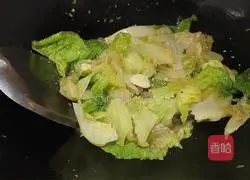 Illustration of how to stir-fry lettuce with garlic sauce 8