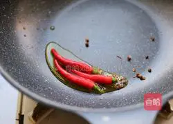 Illustration of how to make cumin, onion and potato slices 5