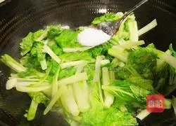 Illustration of how to make stir-fried hibiscus vegetables 10