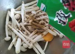 Illustration of how to make fried seafood mushrooms 6