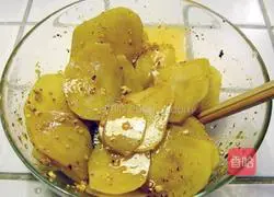 Illustration of how to make cold potato slices 4