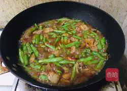 Illustration of how to make steamed braised noodles 12