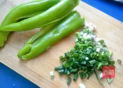 Illustration of how to make tiger skin, green pepper and preserved eggs 3