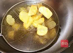 Illustration of how to make spicy pepper and salt potato wedges 6