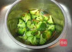 Illustration of how to make cold broccoli 2
