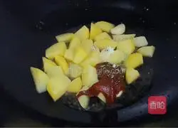 Illustration of how to make braised potatoes with sauce 6