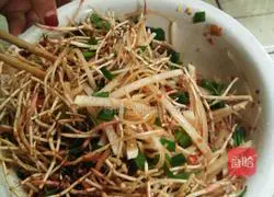 Illustration of how to make earth-flavored cold folded ear root 7