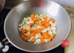 Illustration of how to stir-fry carrots and lilies 2