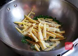 Illustration of how to make spring bamboo shoots in sauce 6
