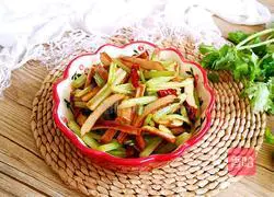 Illustration of how to make fried celery with dried fragrant celery 8