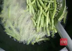 Illustration of how to make stir-fried green beans 3