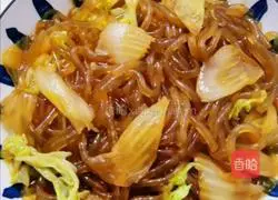 Illustration of how to make fried vermicelli with cabbage 12