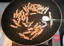 Illustration of how to make toothpick corn skewers 8