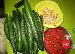 Illustration of how to make pickled cucumbers 1