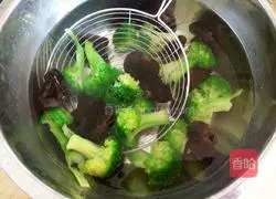 Illustration of how to make spicy mustard double crisp 6