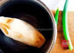 Illustration of how to make sweet and sour lotus root 1