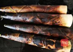 Illustration of how to peel bamboo shoots by hand 1