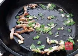 Illustration of how to make fried fungus with cabbage that tastes like a restaurant 4